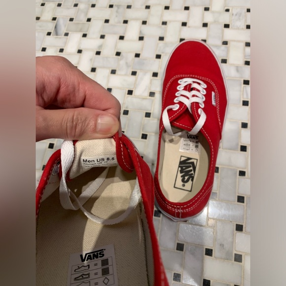 Vans Authentic shoes. Size US Men 7.5, EU 40.5. Worn less than 5 times - Picture 2 of 4